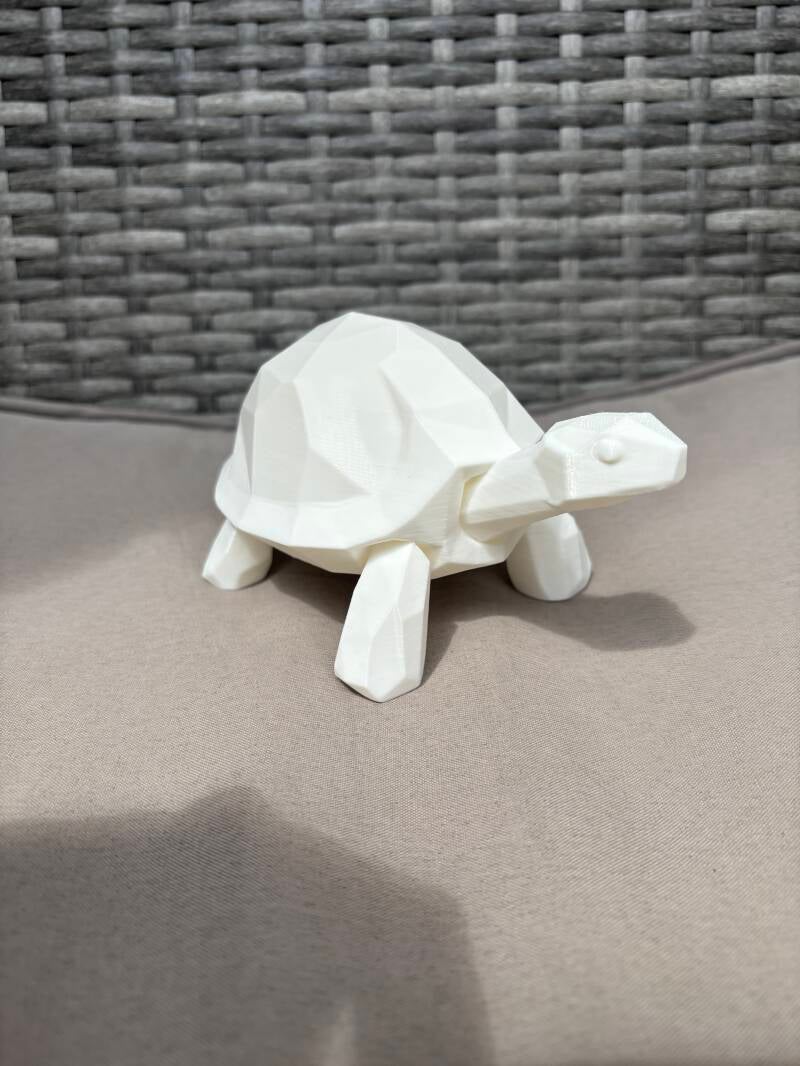 Schildkröte Figur aus 3D-Druck – Low Poly Design, PLA, 15x9x8 cm, Wunschfarbe