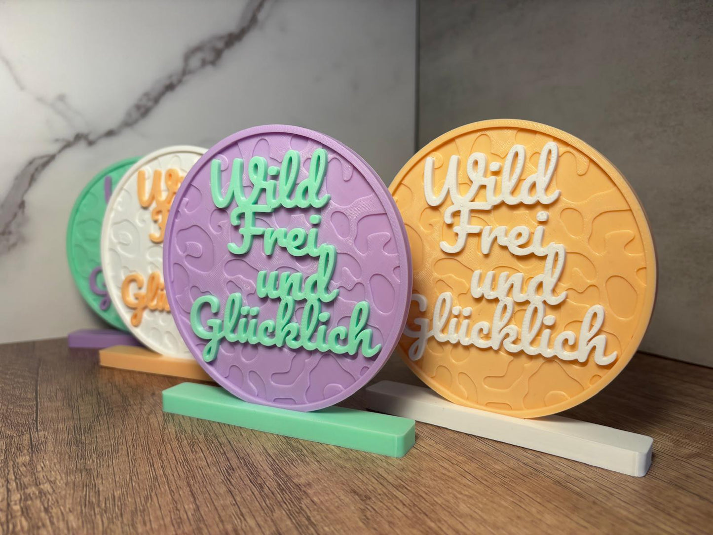 Wild Frei und Glücklich Deko | Geschenk Idee | Motivations Spruch | 3D Druck Deko | personalisierte Farbe | moderne Tischdeko