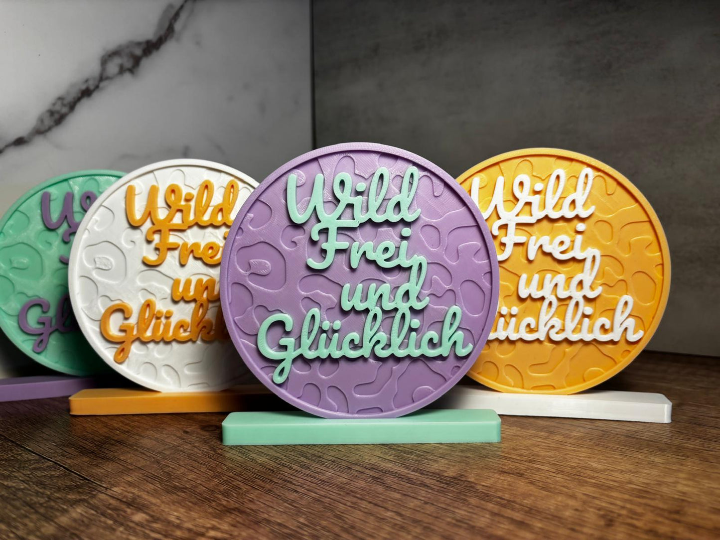 Wild Frei und Glücklich Deko | Geschenk Idee | Motivations Spruch | 3D Druck Deko | personalisierte Farbe | moderne Tischdeko