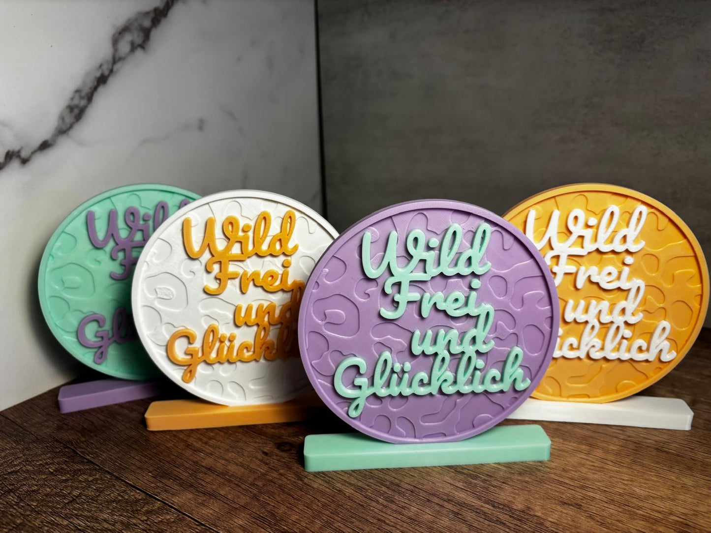 Wild Frei und Glücklich Deko | Geschenk Idee | Motivations Spruch | 3D Druck Deko | personalisierte Farbe | moderne Tischdeko