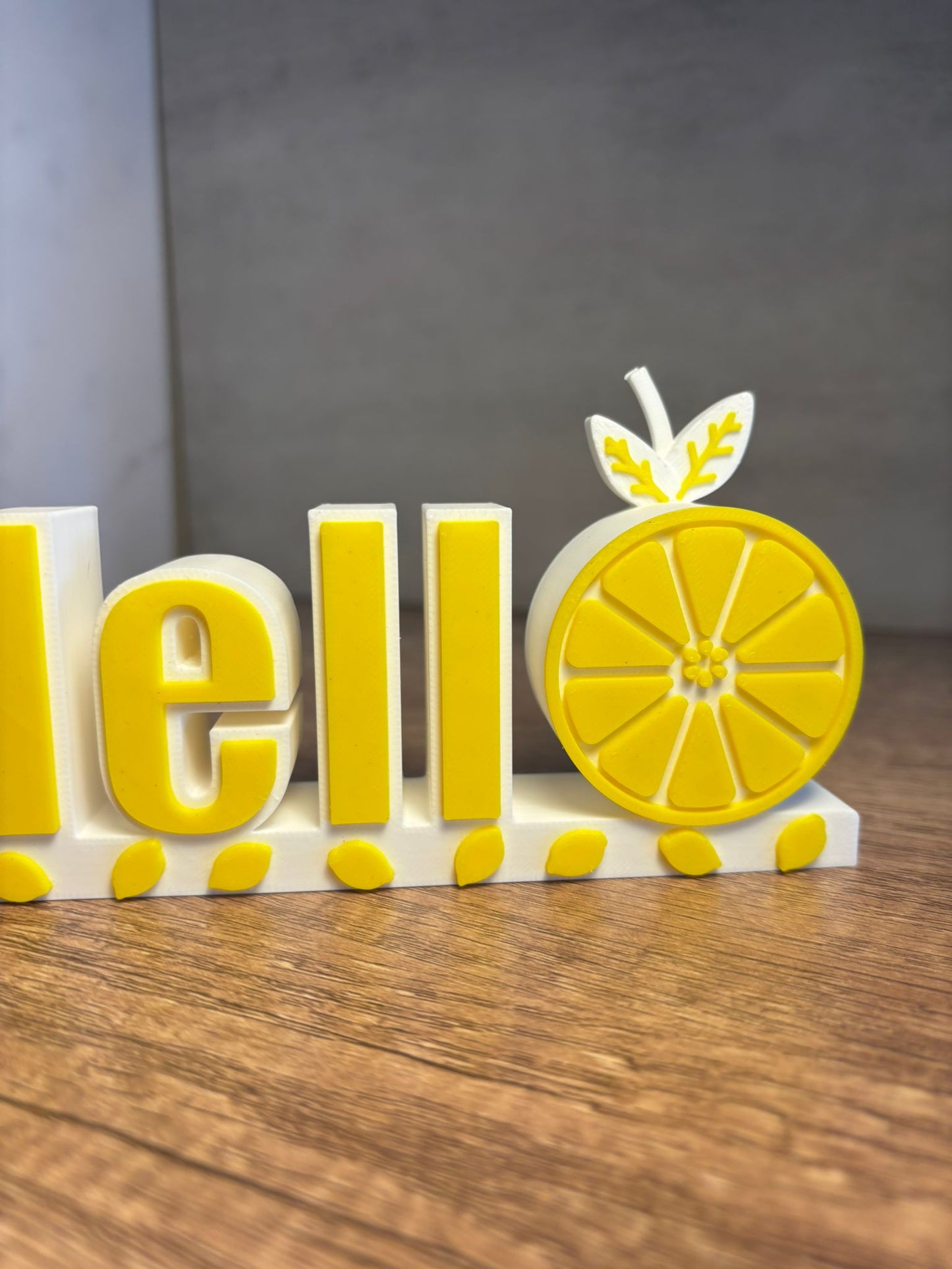 Hello Schild Zitronen Deko | Sommer Deko 3D Druck | Tischdeko modern | Lemon Decor | Geschenkidee | Wunschfarbe | 16 cm
