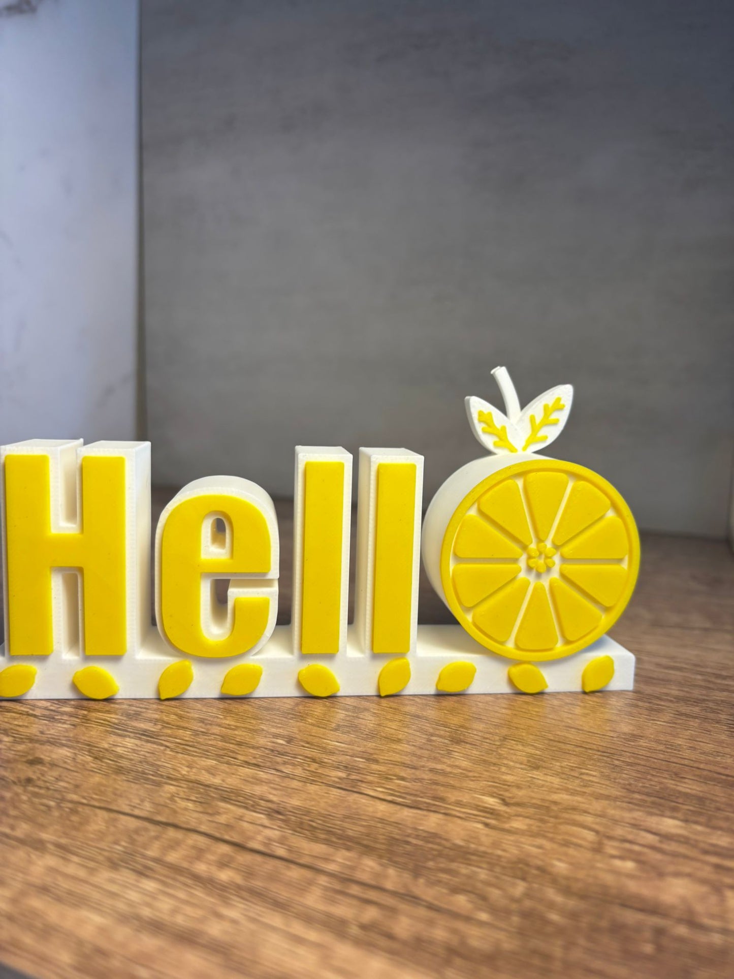 Hello Schild Zitronen Deko | Sommer Deko 3D Druck | Tischdeko modern | Lemon Decor | Geschenkidee | Wunschfarbe | 16 cm