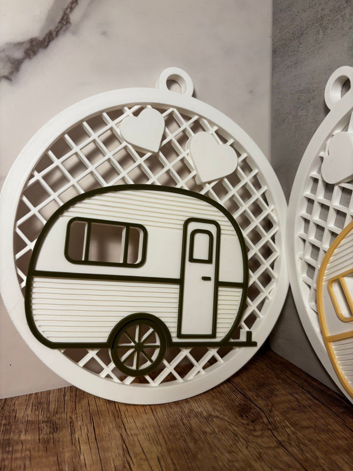 Camping Wanddeko aus 3D Druck | Wohnwagen Schild zum Aufhängen | Caravan Deko | Camper Geschenk | Wunschfarbe | 21 cm