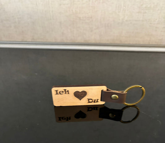 Holz Schlüsselanhänger „Ich ♥ Du“ – Lasergravur | 6,5 × 2,7 cm