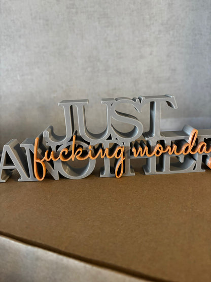 Deko Schriftzug „Just another f*cking monday“ – 3D Druck | Büro Deko | Wunschfarbe