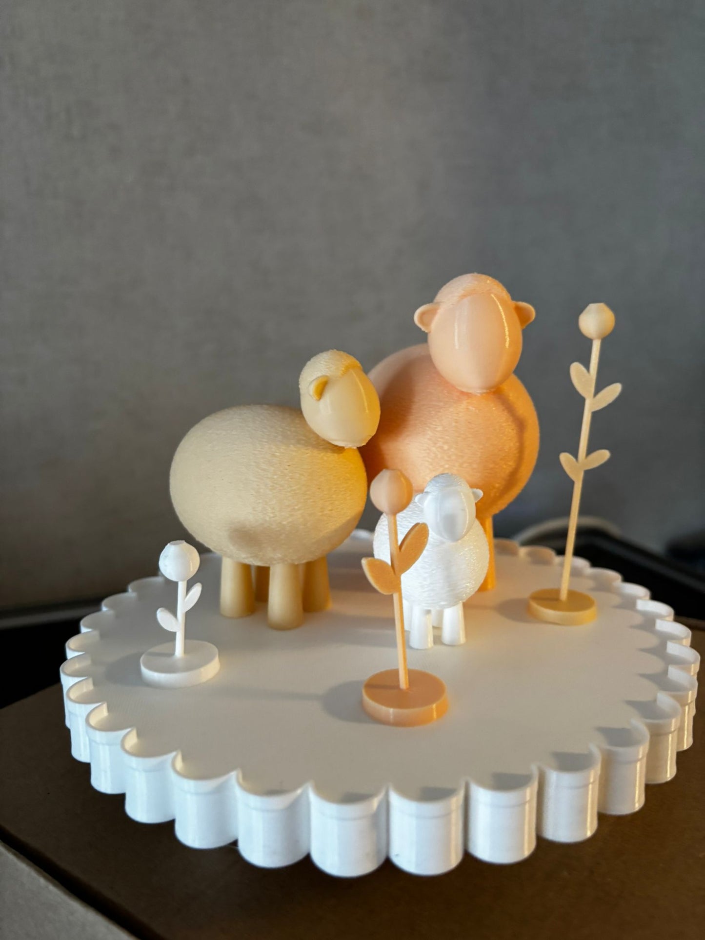 3D Schaf Deko Set – Moderne Wohn-Deko mit 3 Schafen | Handmade 3D Druck | Ø 17 cm