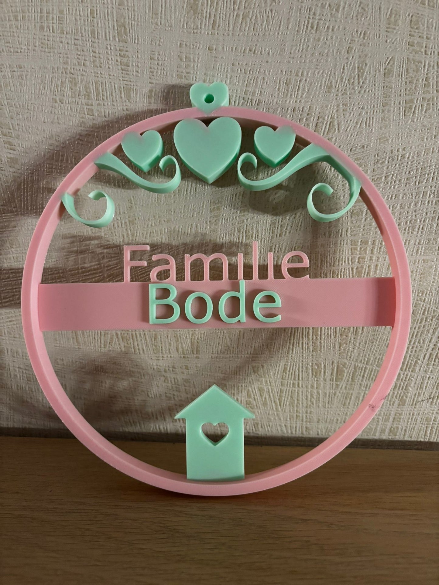Personalisierter Namensring Familie – 3D Türkranz mit Wunschname | Moderne Deko