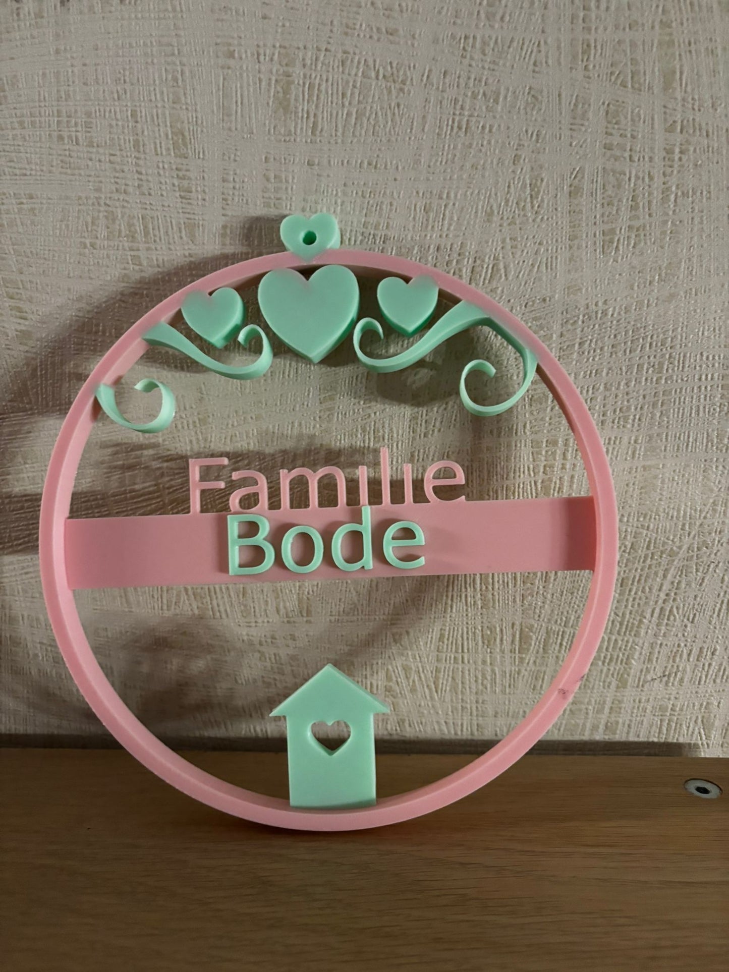 Personalisierter Namensring Familie – 3D Türkranz mit Wunschname | Moderne Deko