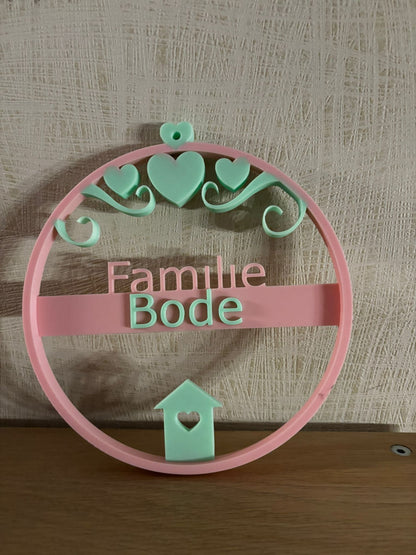 Personalisierter Namensring Familie – 3D Türkranz mit Wunschname | Moderne Deko