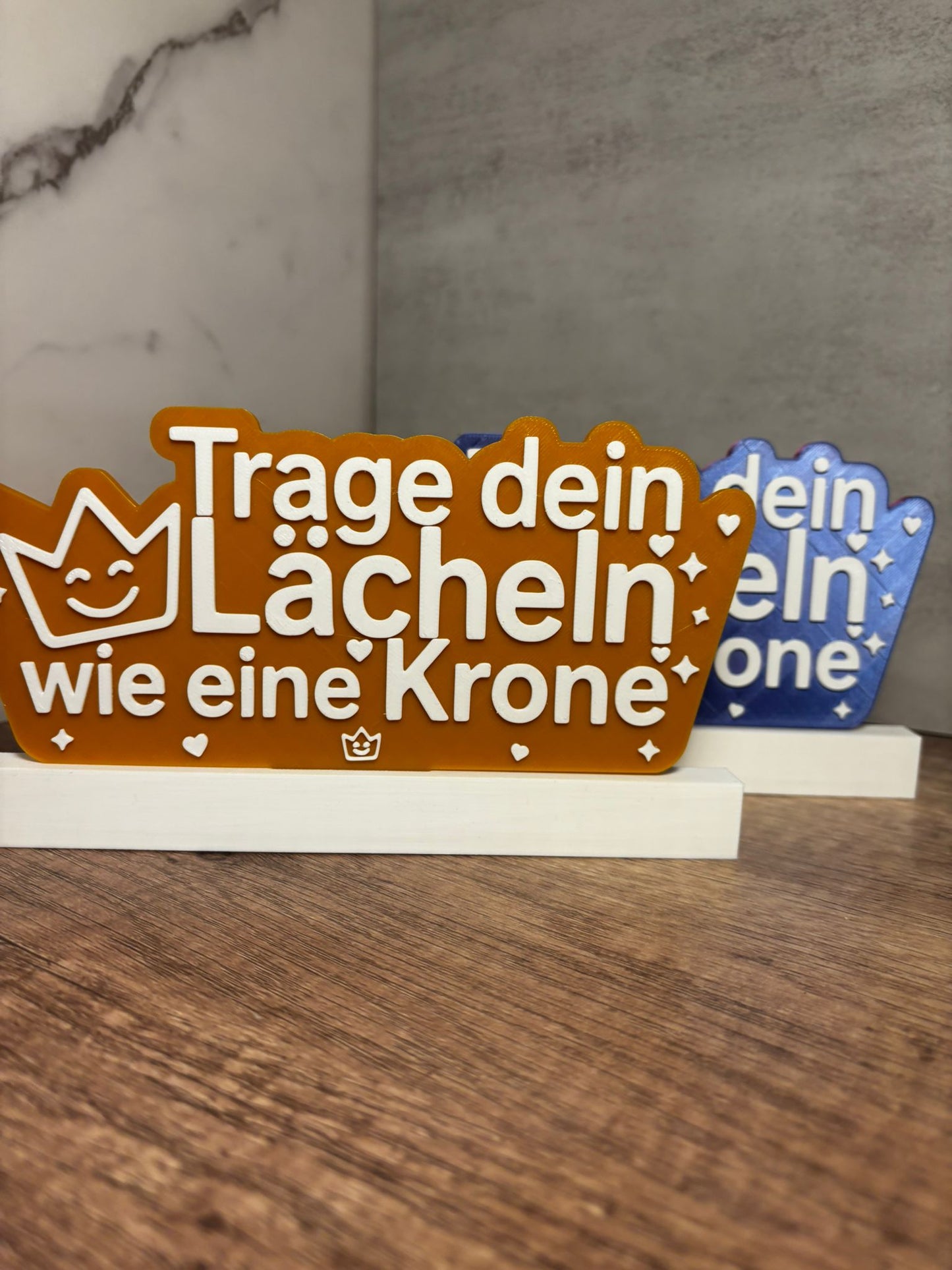 Trage dein Lächeln wie eine Krone | Motivationsschild | Positive Deko | Geschenk Freundin | Wunschfarbe | 3D Druck