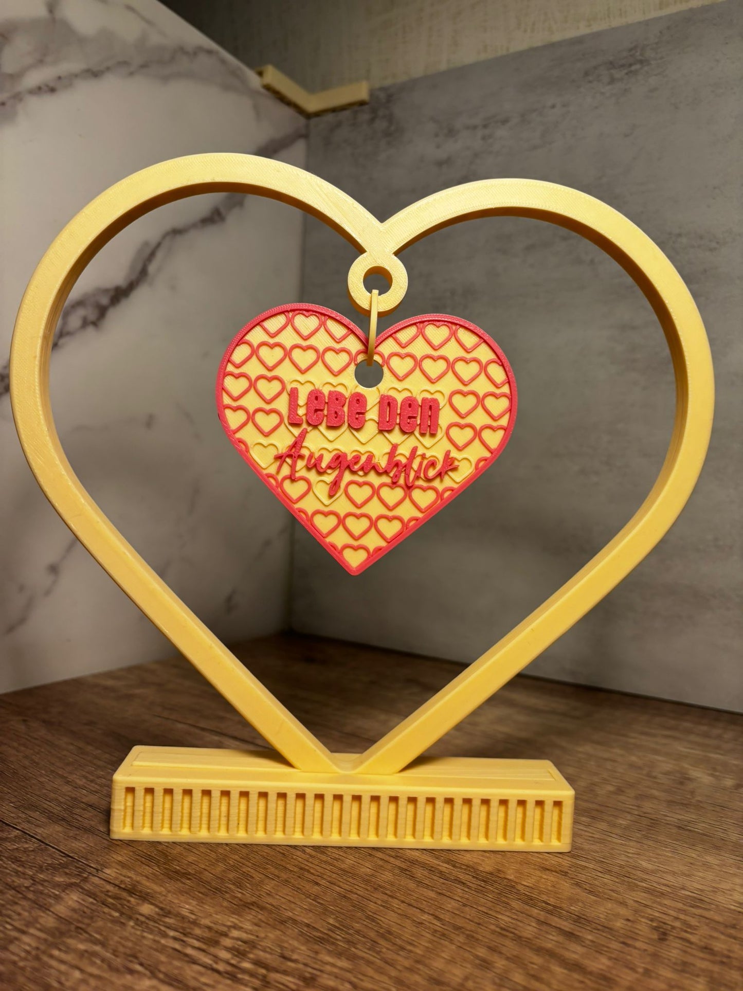 Herz Deko mit Spruch | Lebe den Augenblick | Live in the Moment | 3D Druck Geschenk | Wunschfarbe | Herz Aufsteller