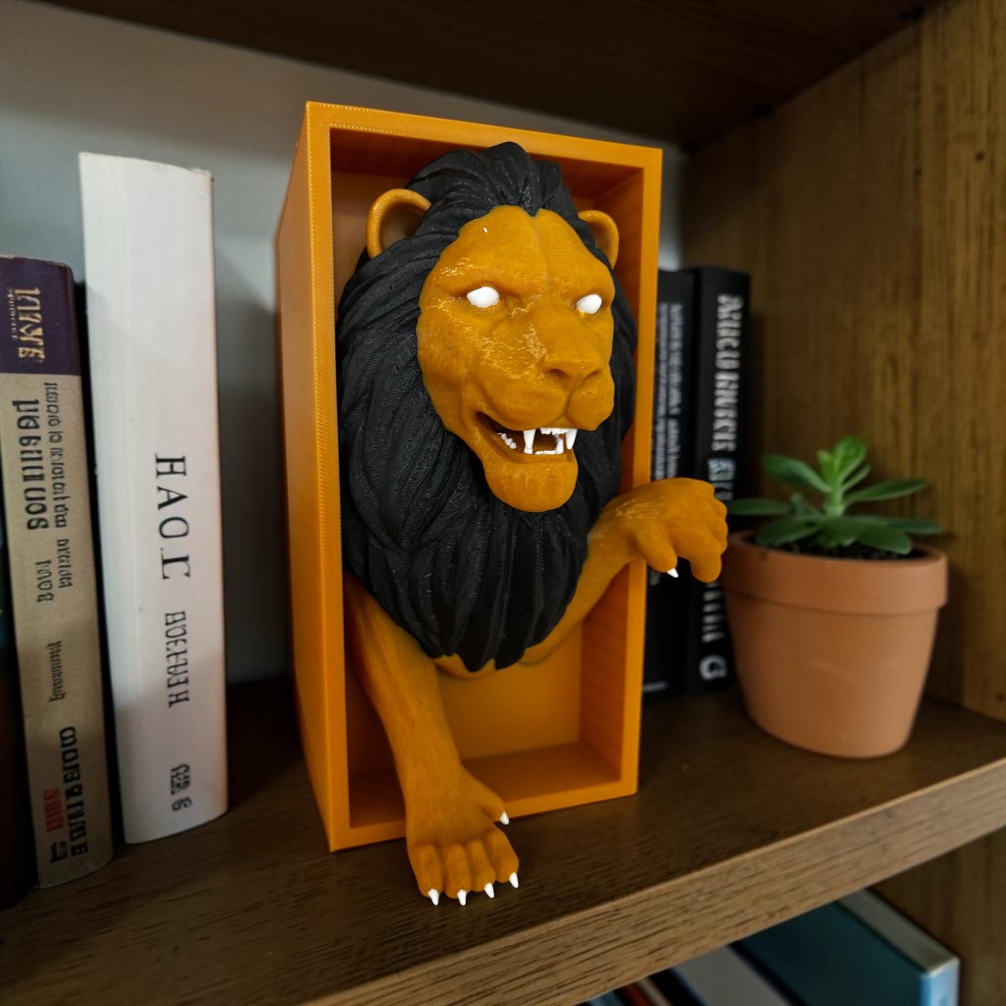 Löwen Book Nook | 3D Bücherstütze mit Löwenkopf | Regal Deko | Bücherregal Dekoration | Wunschfarbe | 20 cm hoch