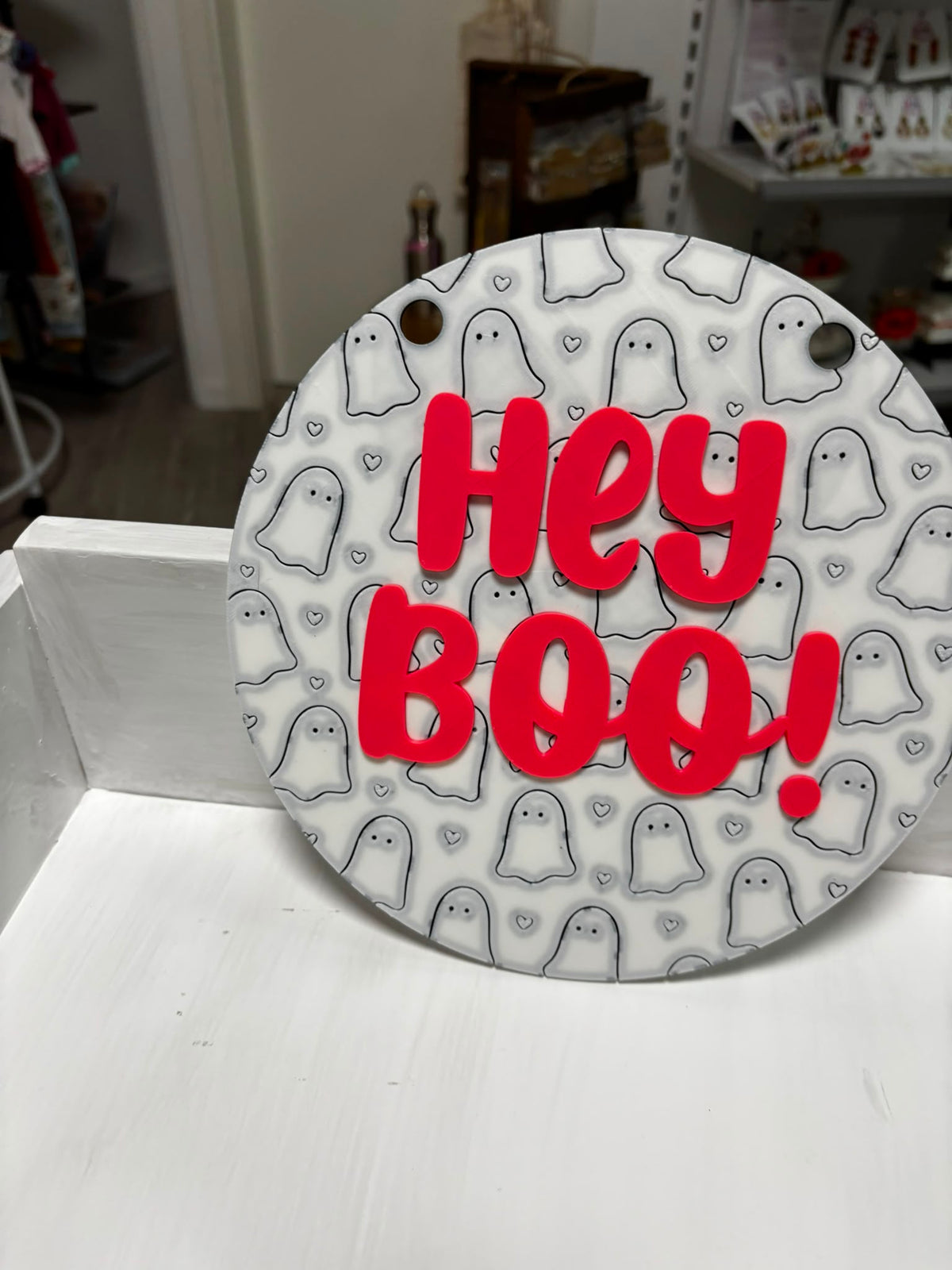 Halloween Türschild Hey Boo | Geist Deko zum Aufhängen | Halloween Wanddeko | Wunschfarbe | 3D Druck Deko