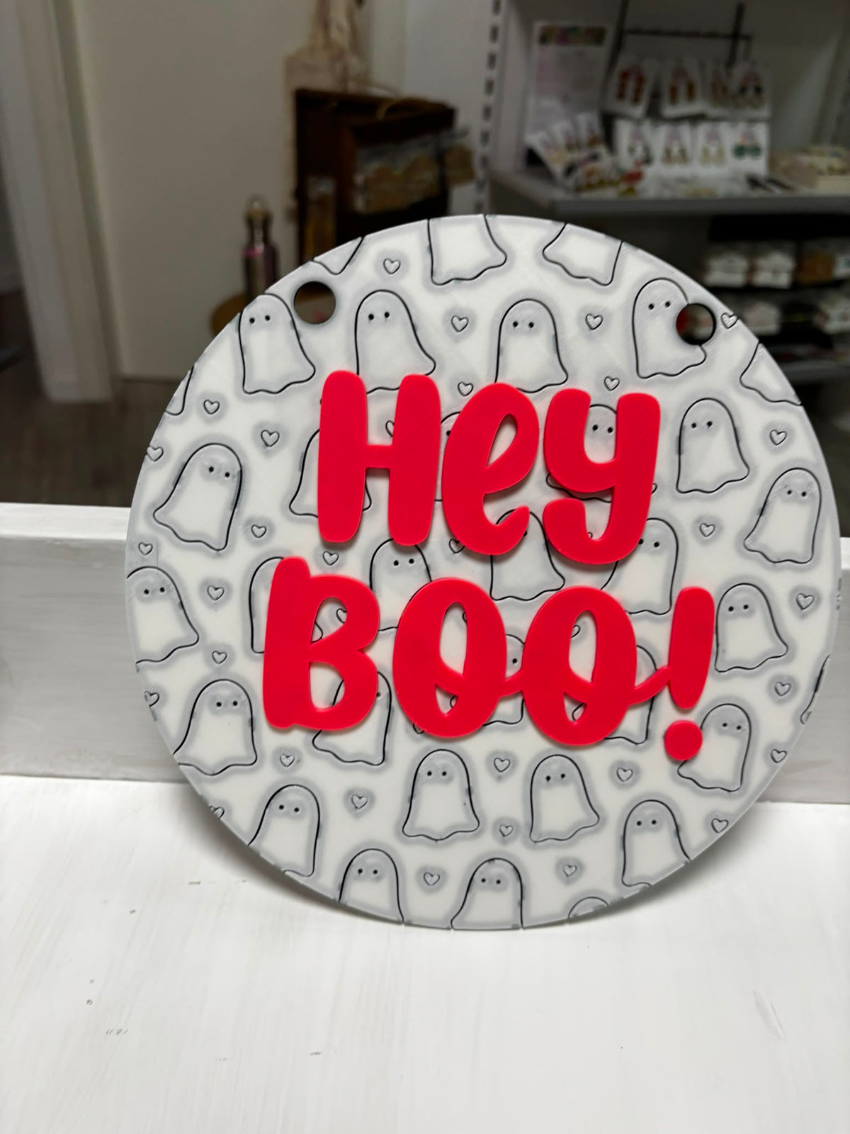 Halloween Türschild Hey Boo | Geist Deko zum Aufhängen | Halloween Wanddeko | Wunschfarbe | 3D Druck Deko
