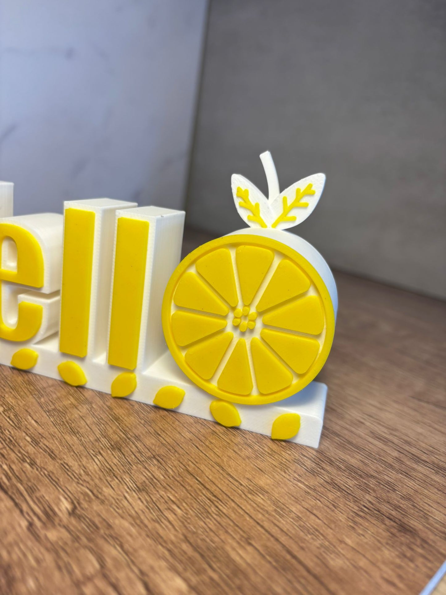 Hello Schild Zitronen Deko | Sommer Deko 3D Druck | Tischdeko modern | Lemon Decor | Geschenkidee | Wunschfarbe | 16 cm
