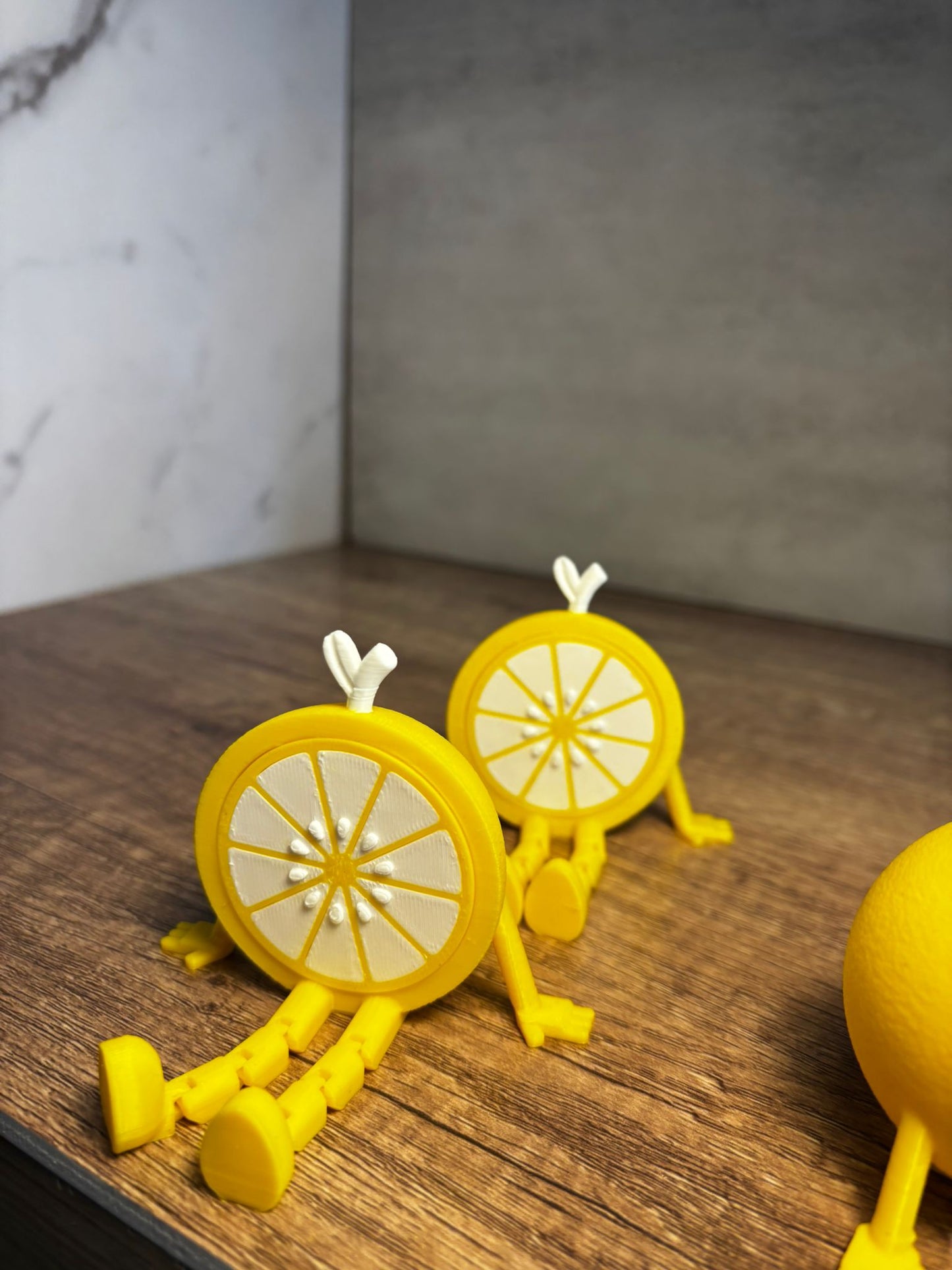 Flexi Zitrone Kantenhocker | Bewegliche Lemon Figur | Sommer Deko | 3D Druck Flexi Tier | Geschenkidee | Wunschfarbe | 8 cm