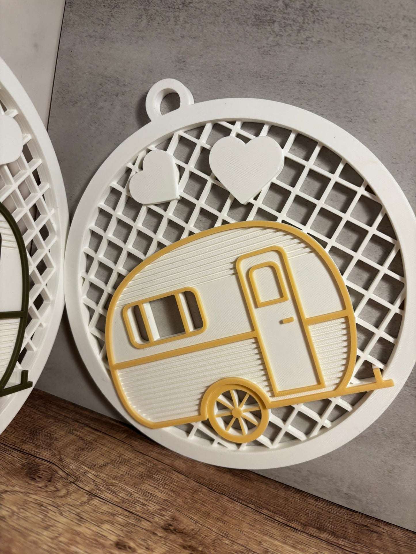 Camping Wanddeko aus 3D Druck | Wohnwagen Schild zum Aufhängen | Caravan Deko | Camper Geschenk | Wunschfarbe | 21 cm