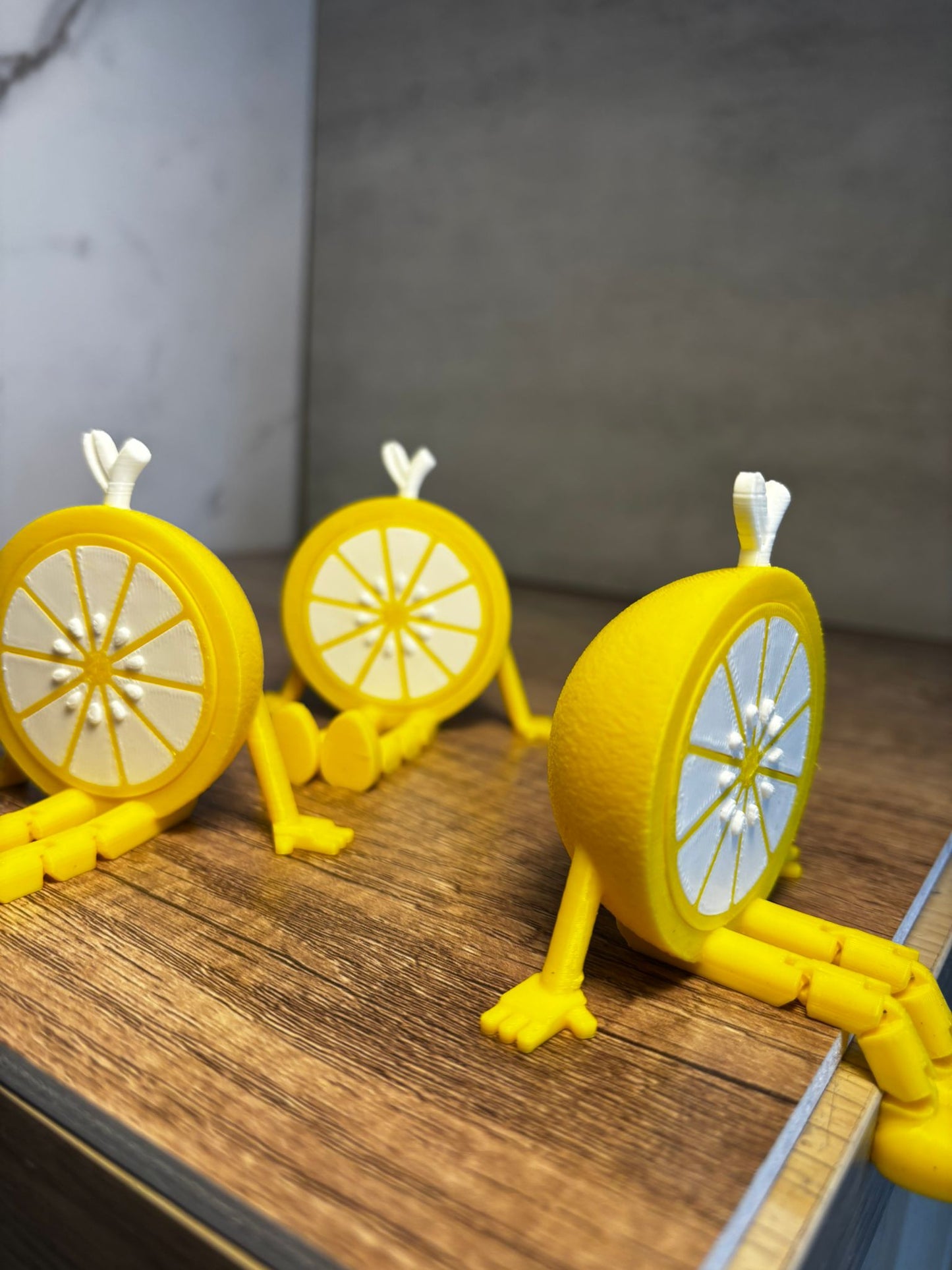Flexi Zitrone Kantenhocker | Bewegliche Lemon Figur | Sommer Deko | 3D Druck Flexi Tier | Geschenkidee | Wunschfarbe | 8 cm