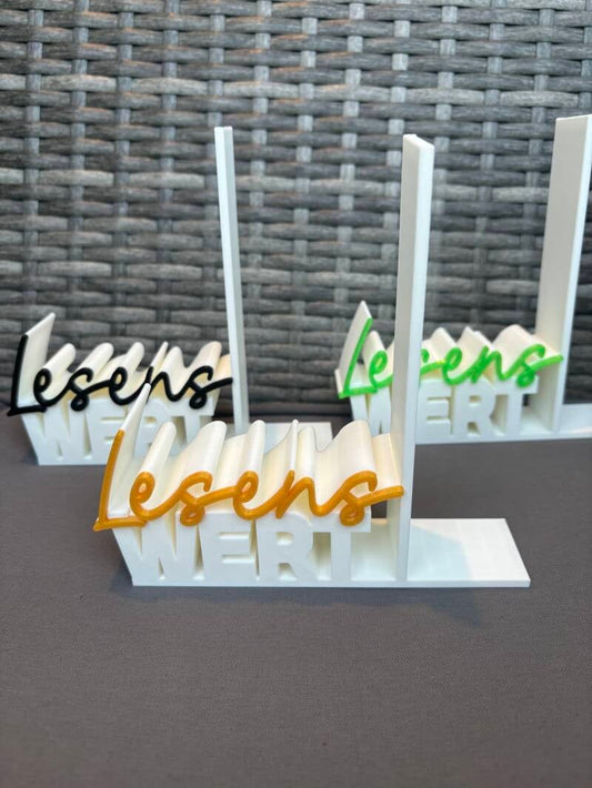 Buchstütze „Lesenswert“ aus 3D-Druck – 2-farbig, 15x15 cm, Wunschfarbe