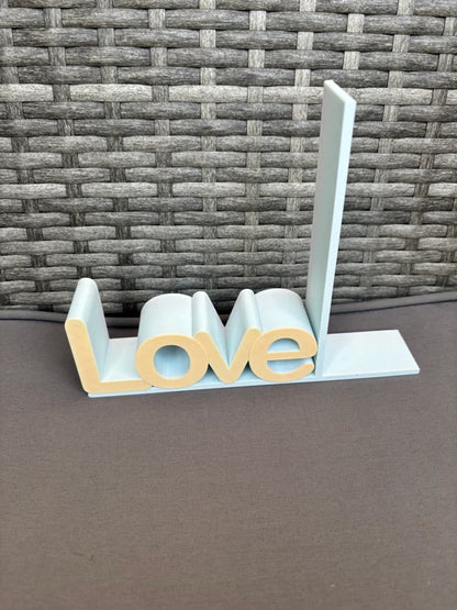 3D Buchstütze „LOVE“ – zweifarbig | modern & stabil | Deko fürs Bücherregal